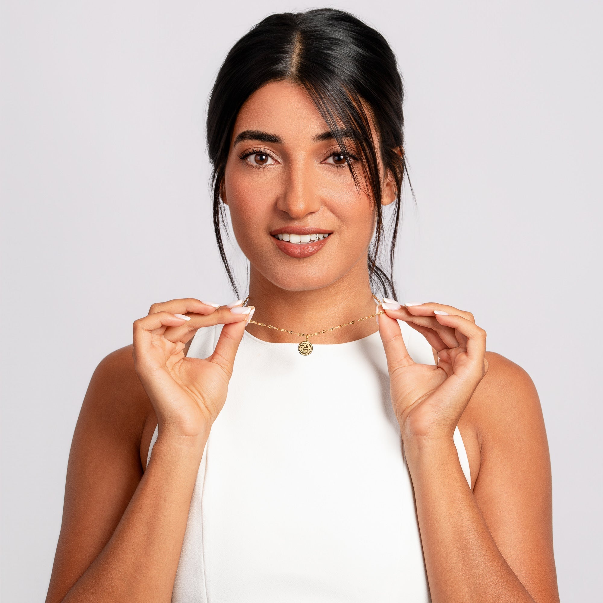 Ummi Medallion Necklace | Mom